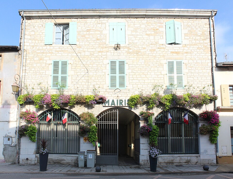 Mairie Cousance 7
