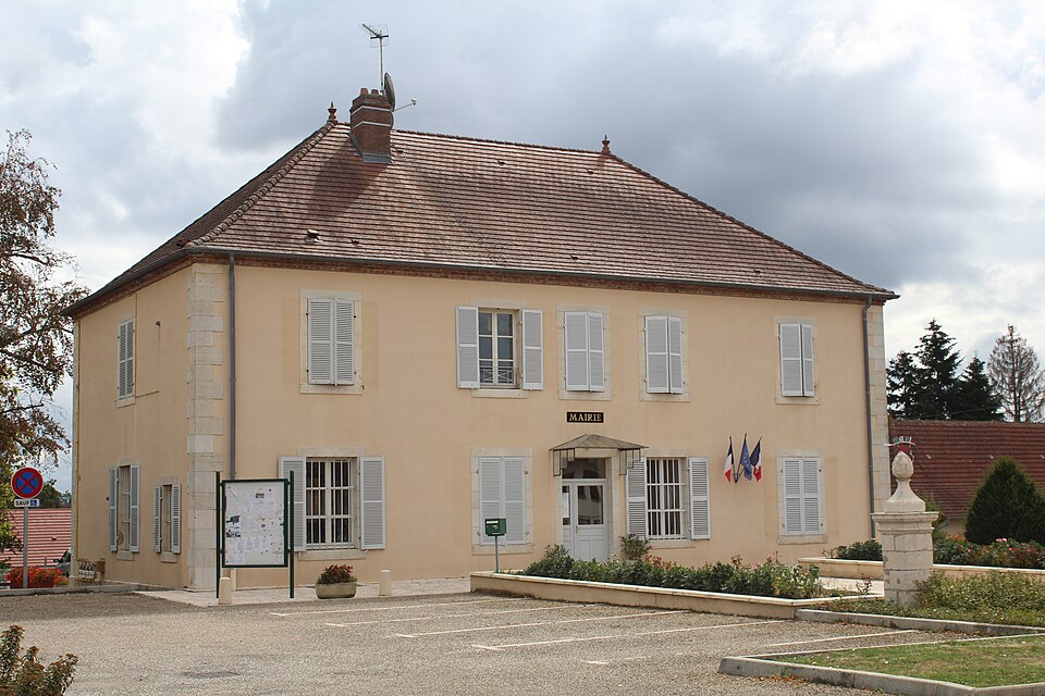 Mairie Essards Taignevaux 1