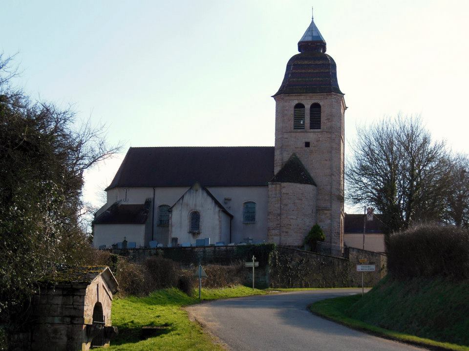 Eglise Saint — Michel de Frasne — les — Meulières