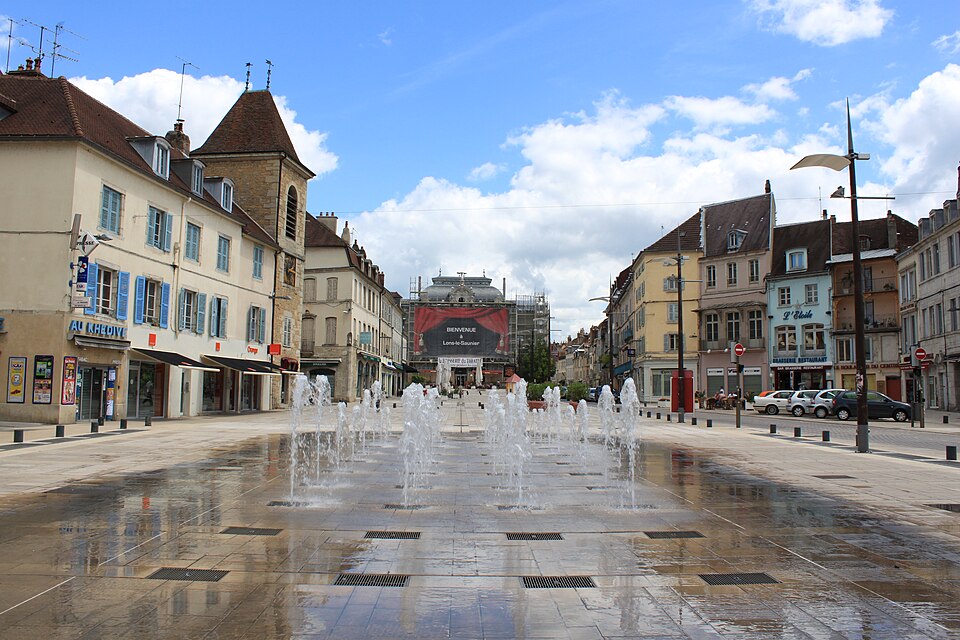 Lons — le — Saunier — Place de la liberté 5