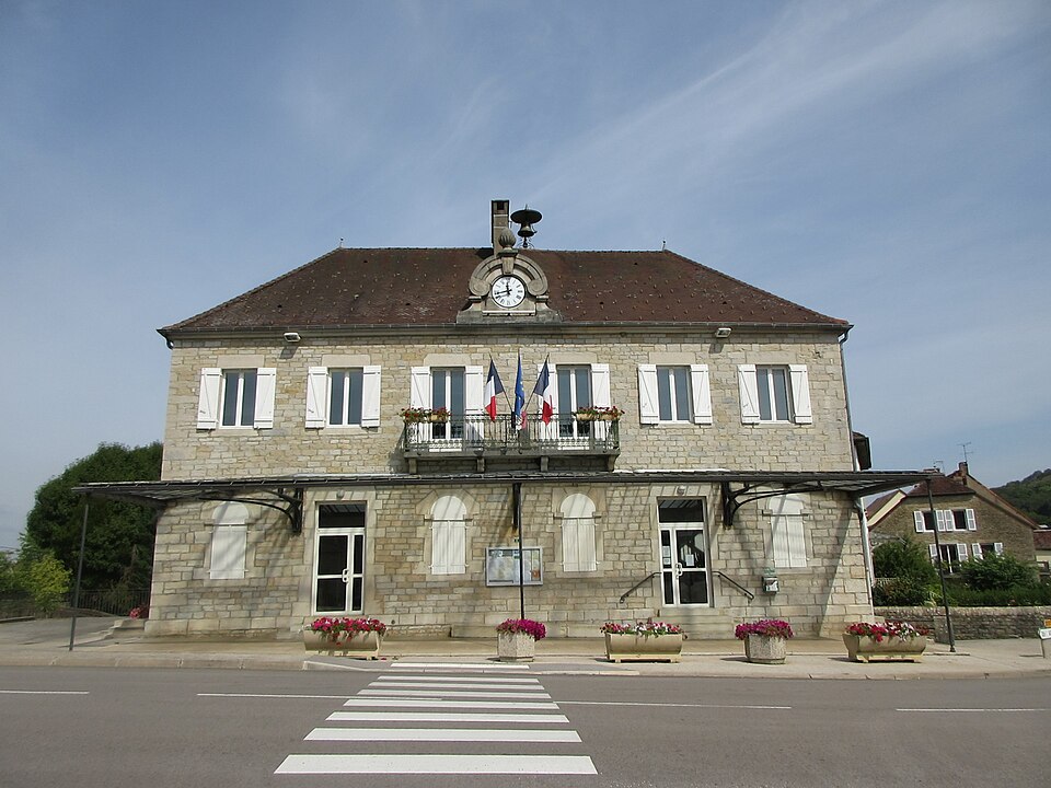 Mairie Macornay 1