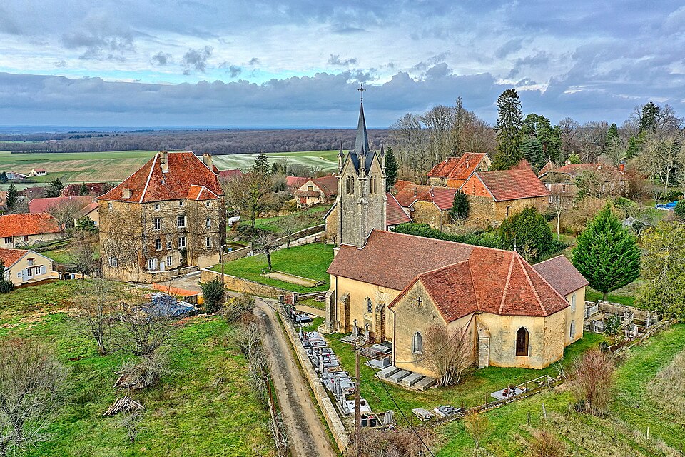 Molamboz, l'église et le château médiéval
