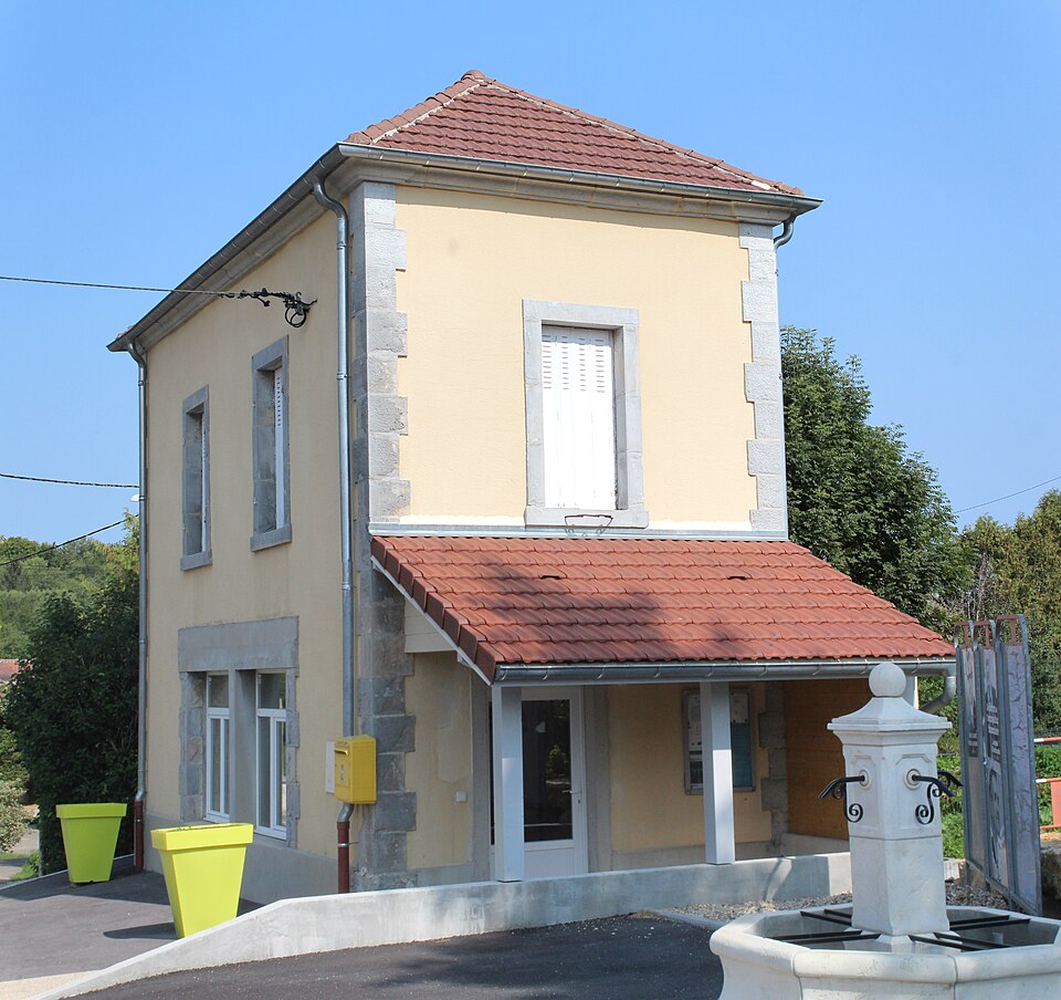 Mairie Montmarlon 4