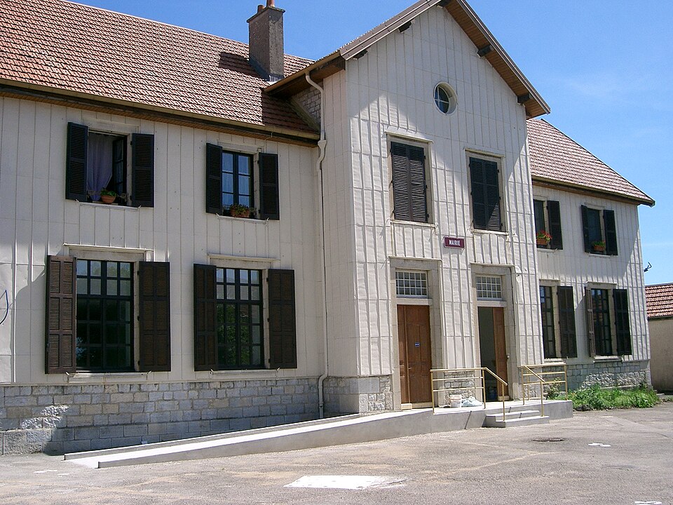 Mont — sur — Monnet — mairie — école (Jura)