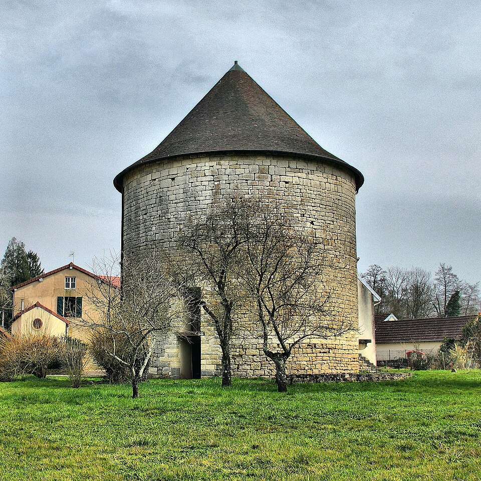 Ougney, la tour de l'ancien château