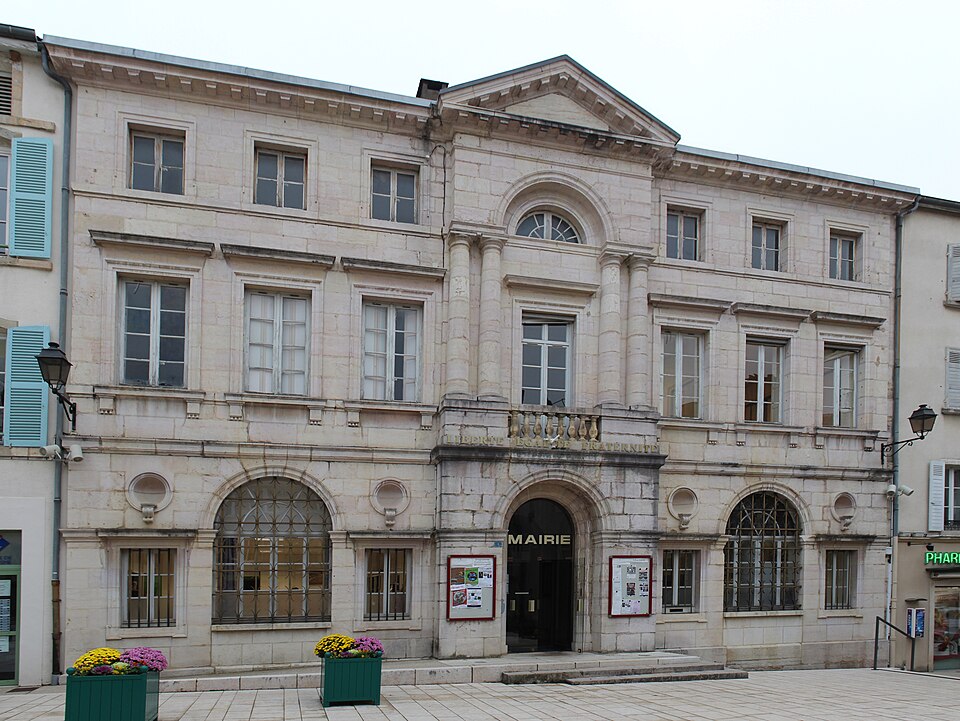Mairie St Amour Jura 4