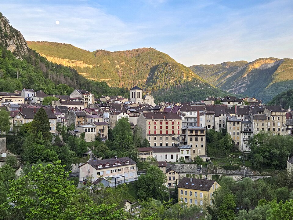 Saint — Claude, vue générale sur la ville