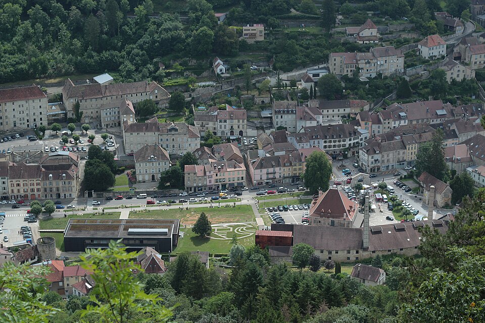 Salins — les — Bains et sa saline