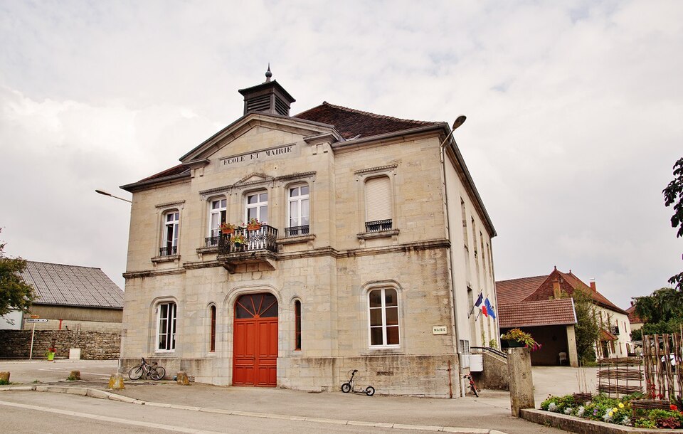 126 Valempoulieres ( 39300 )