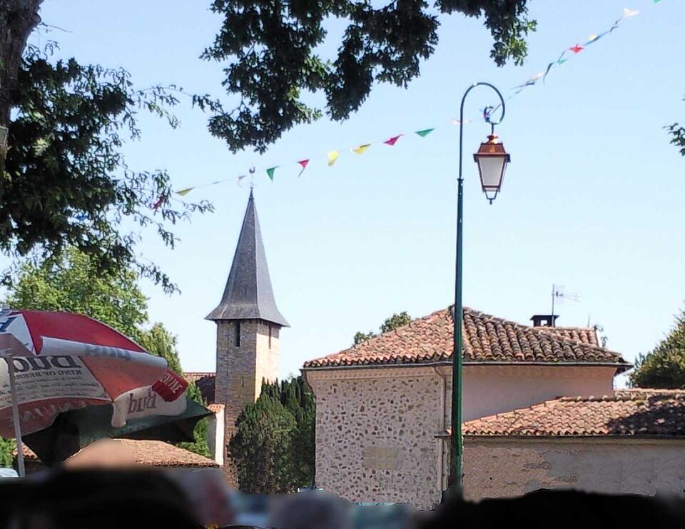 Vue du village en fêtes — Bélis