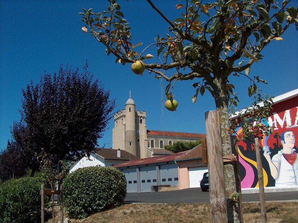 Pomarez caserne des pompiers tour et eglise