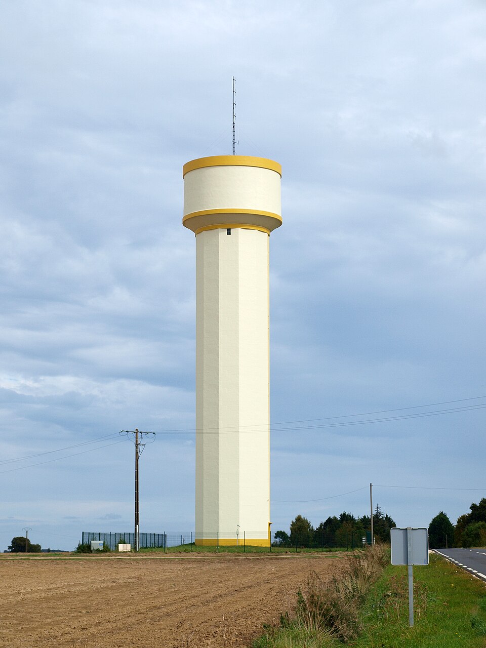 Danzé — FR — 72 — château d'eau — 02