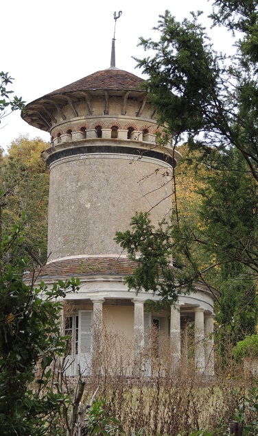 Fontaine les Coteaux pigeonnier temple du domaine de la Fosse