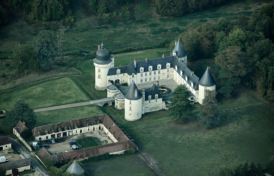 Le Gué — Péan castle, aerial view