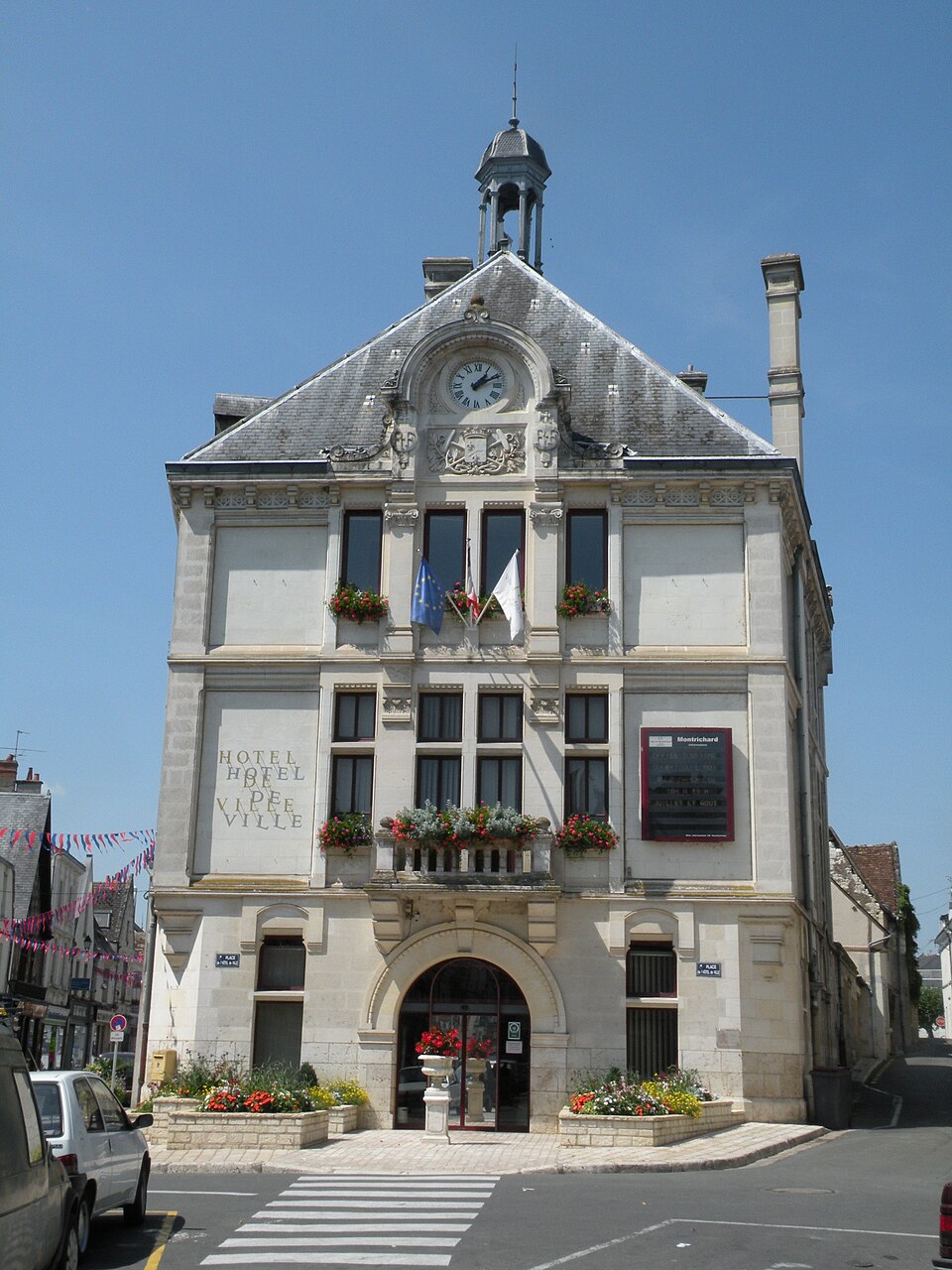 Montrichard — façade hôtel de ville