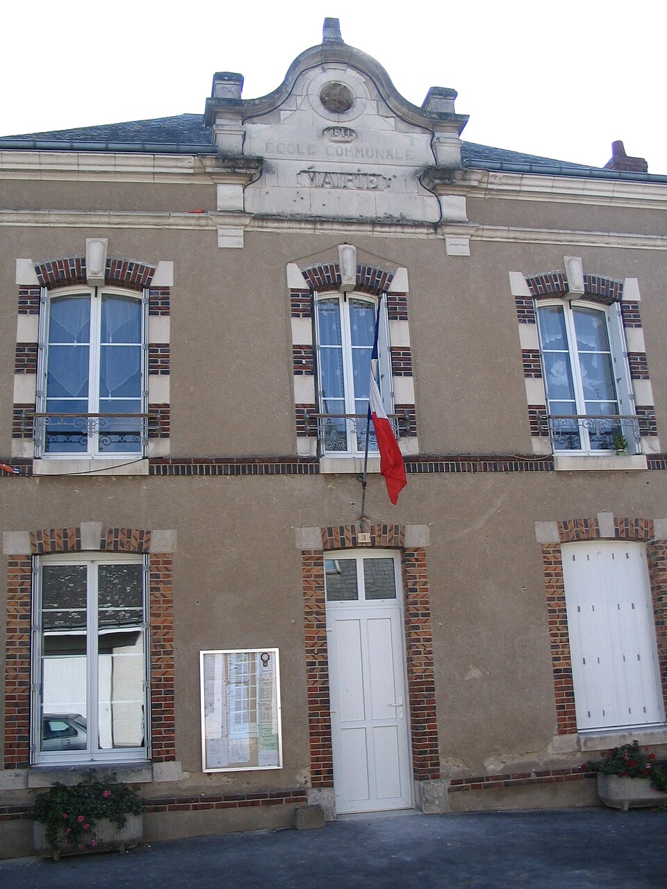Le Poislay — Town hall
