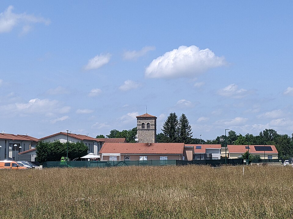 Cimetière d'Épercieux — Saint — Paul — Vue du village (juin 2023)