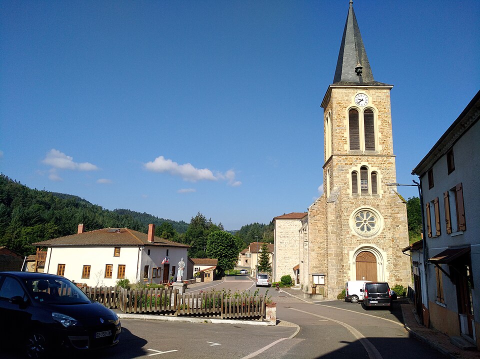 Juré — Centre, mairie et église (août 2021)
