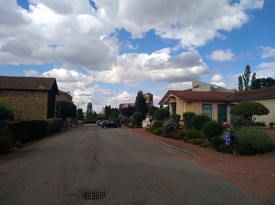 Maizilly — Rue principale (août 2020)