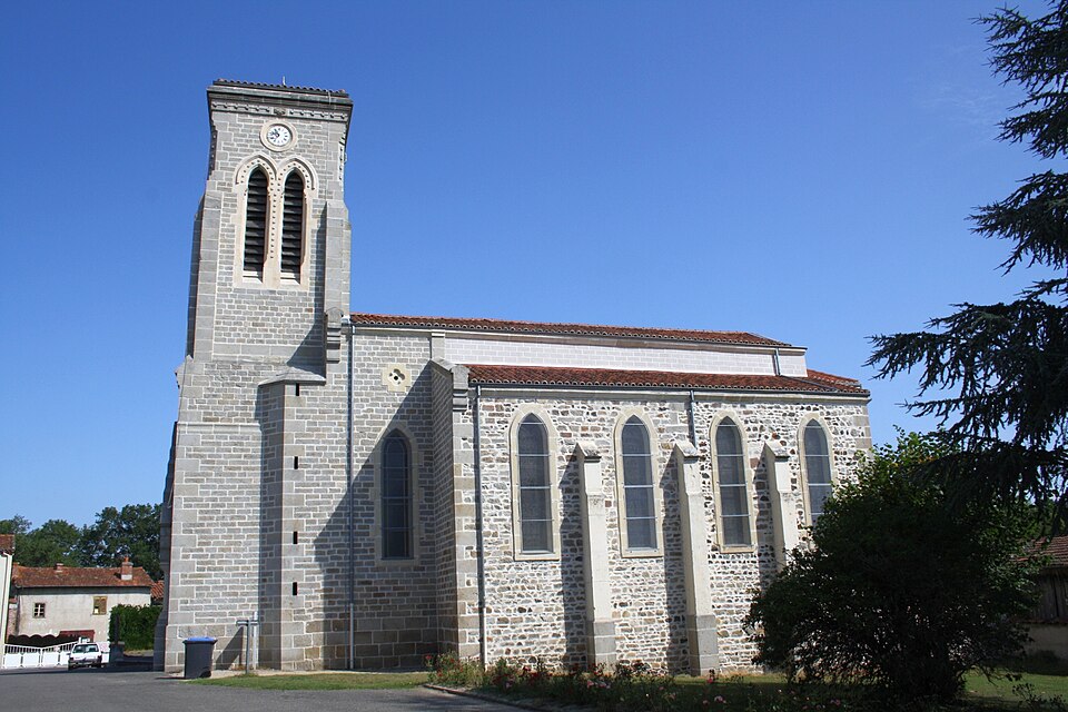 Eglise Saint — Isidore et Saint — Roch (Mornand — en — Forez) vue 2