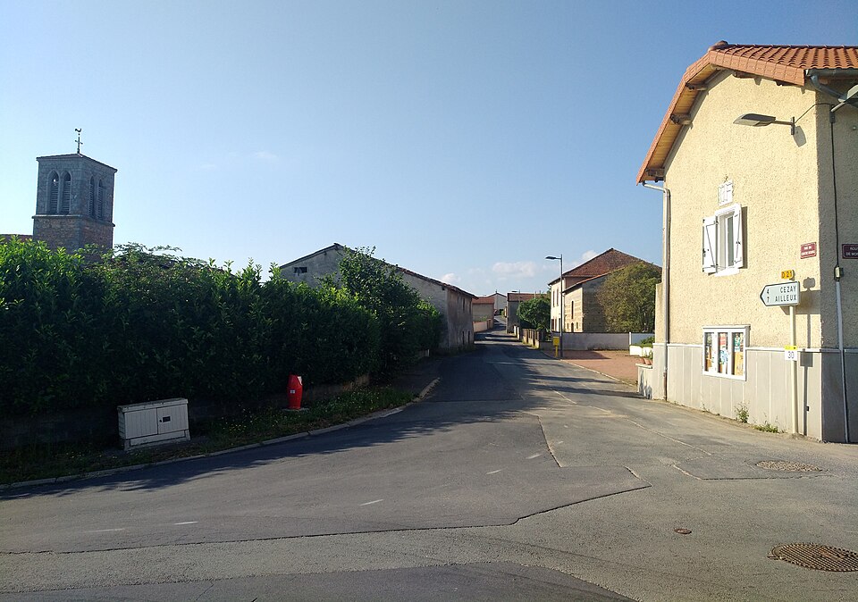 Nollieux — Rue du Centre — Bourg (août 2021)
