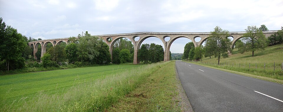 St.Georges — de — Baroilles (Loire, Fr) Viaduc de Chessieux (montage 2 photo's)