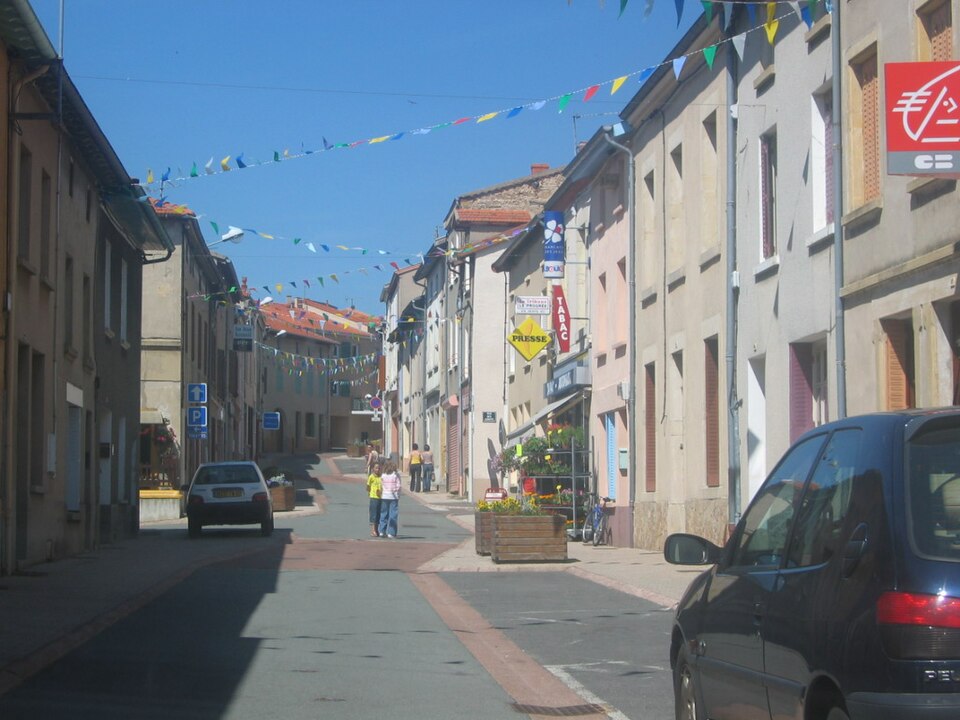 St Just Rue centrale