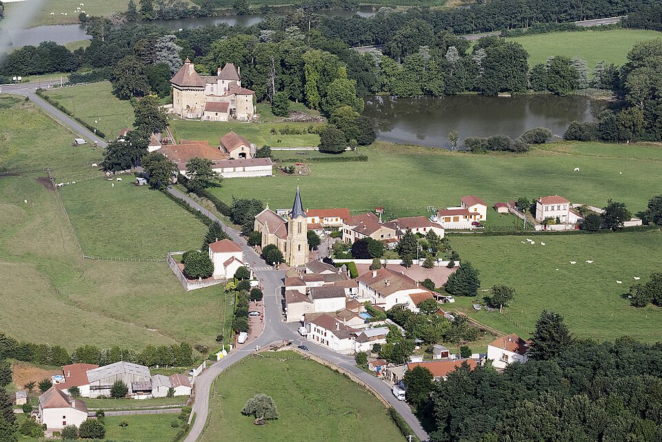 Le Bourg et le Château de St Pierre