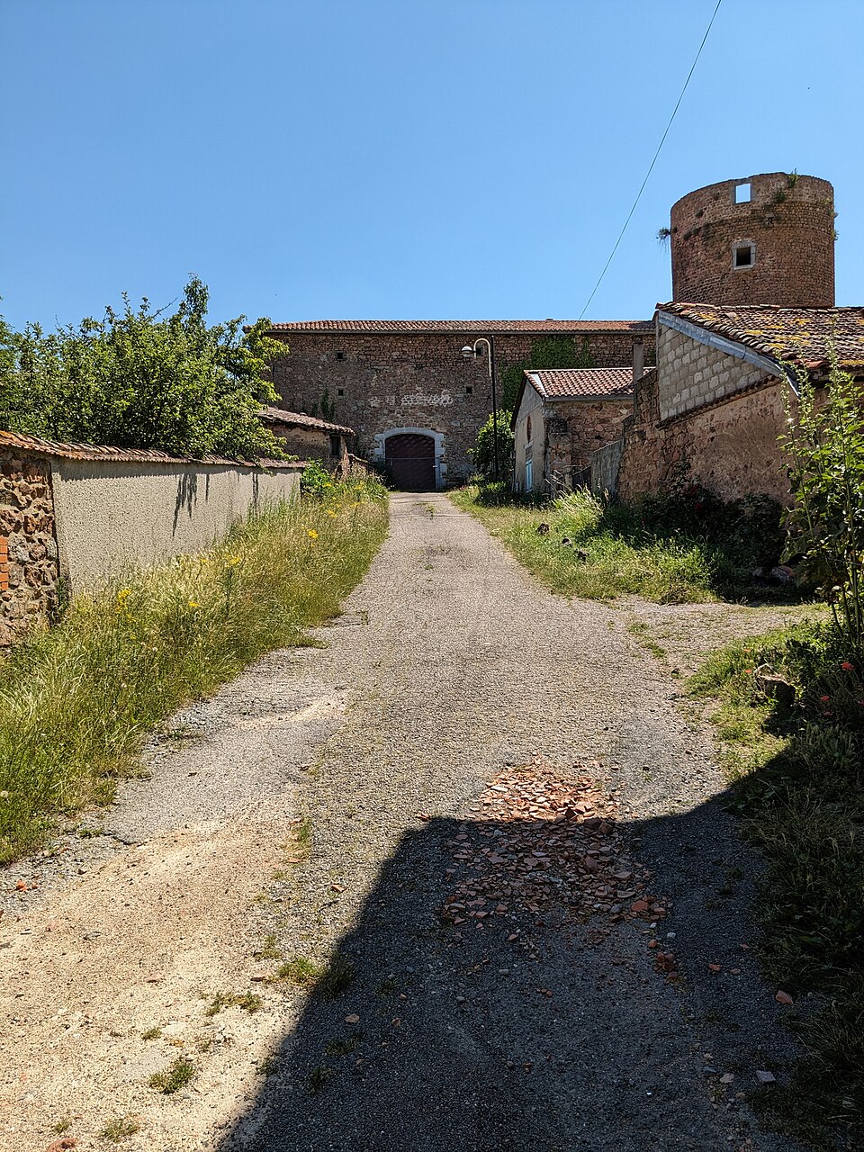 Saint — Polgues — Château — Chemin d'accès