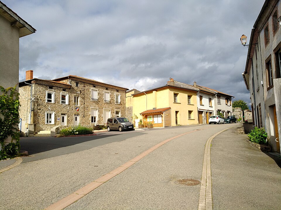 Saint — Romain — d'Urfé — Rue principale village 1 (août 2021)