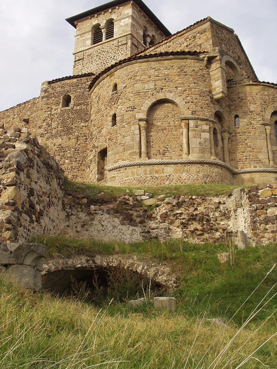 Prieure st romain le puy