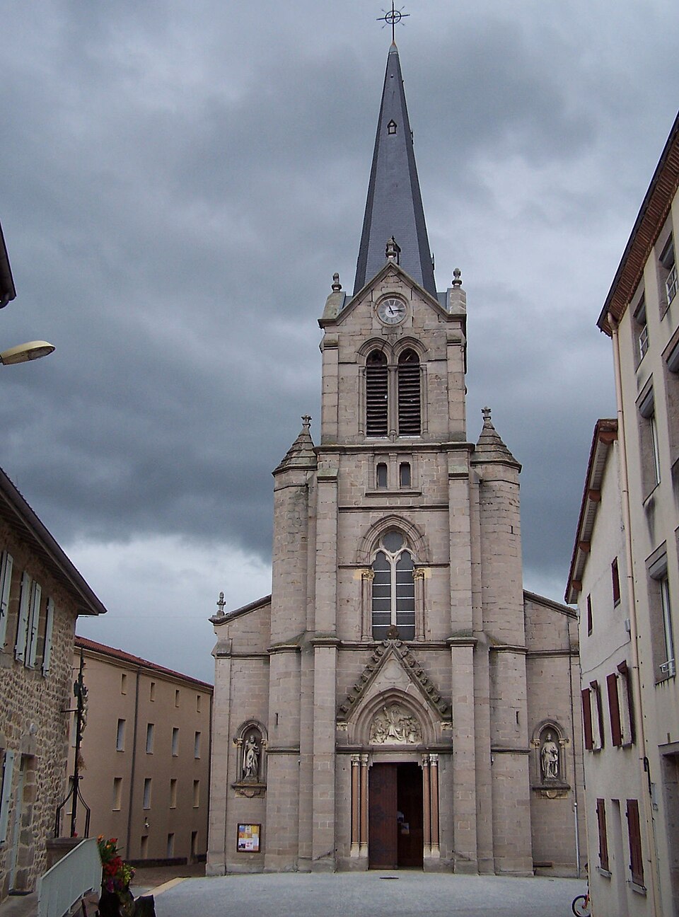 Bas — en — Basset (Haute — loire) eglise Saint — Thyrse 01
