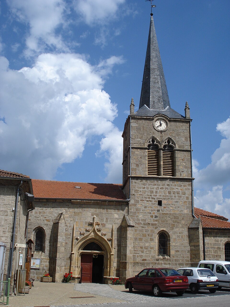Boisset (Haute — Loire, Fr), l'église avec son portail