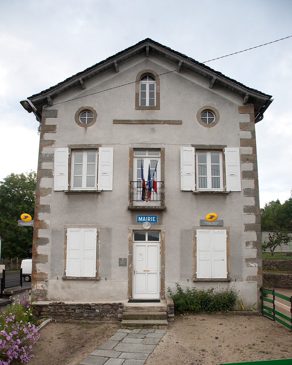 Saint — Hostien — Mairie