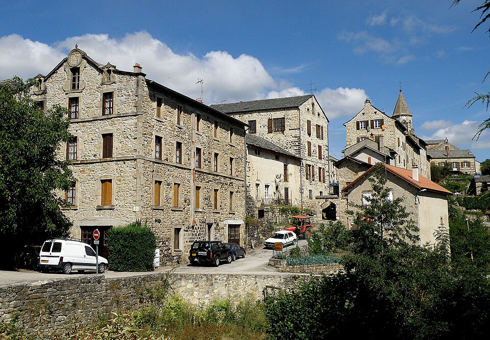 Saint — Julien — Chapteuil Vue générale1