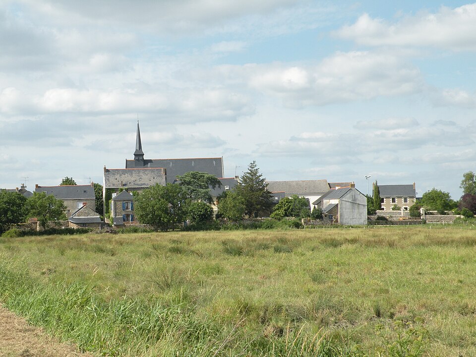 Lavau — sur — Loire bourg