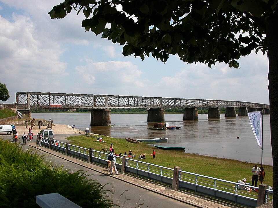 Mauves — sur — Loire pont