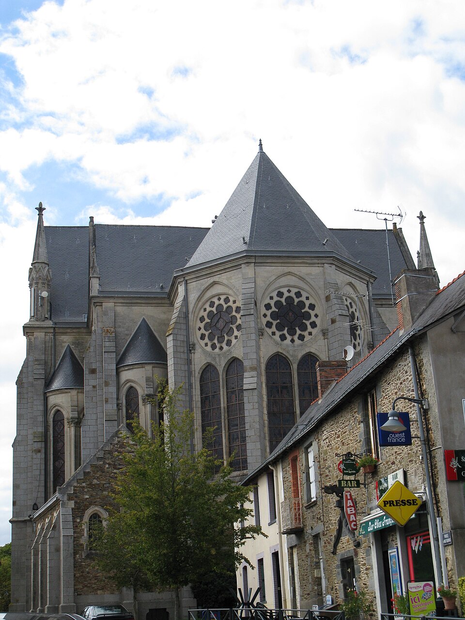 Rougé — Arrière de l'église