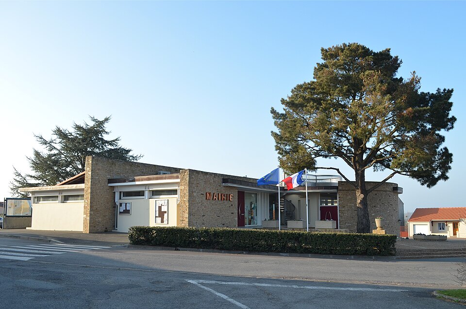 Saint — Viaud — Mairie