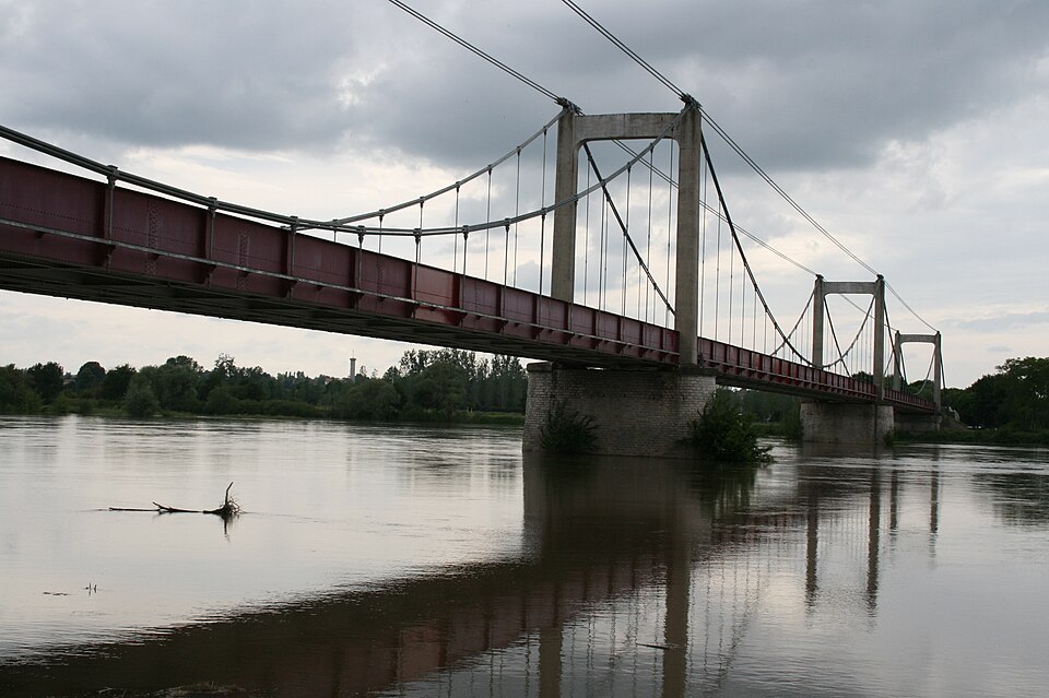 Pont de Bonny — sur — Loire