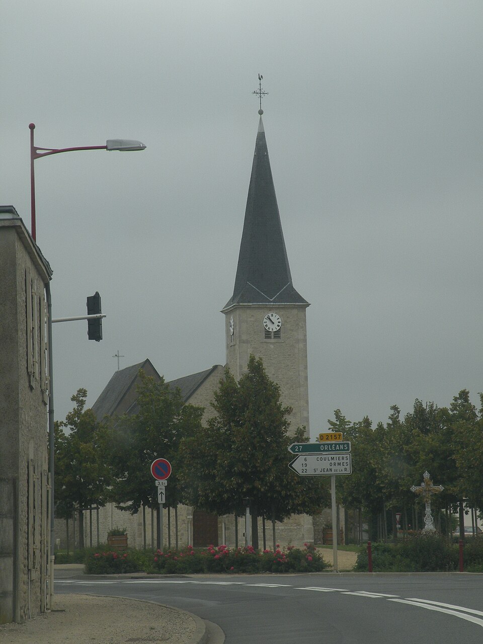Charsonville — Église
