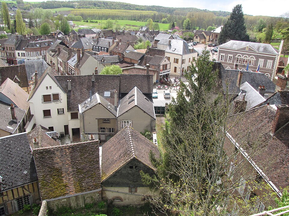Tour Anquetil — vue par fenêtre ouest — Château — haut, Château — Renard (Loiret)