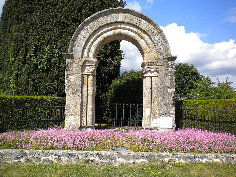 Coudroy — Porche de l'église