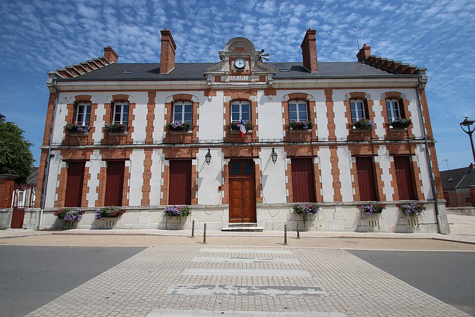 Mairie de Gidy en juin 2014 — 1