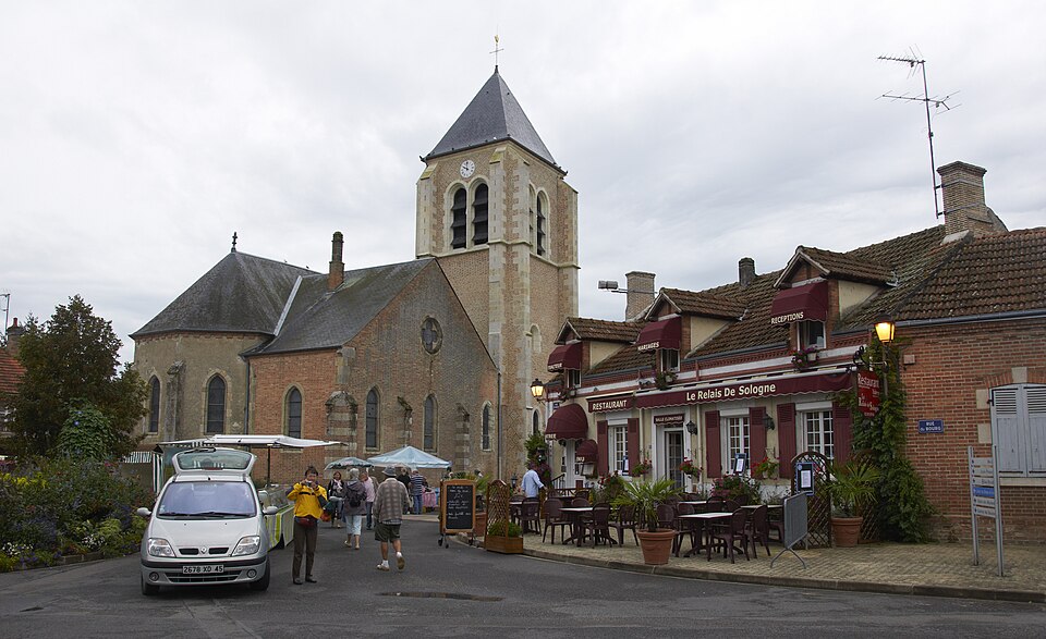 Ménestreau — en — Villette church B