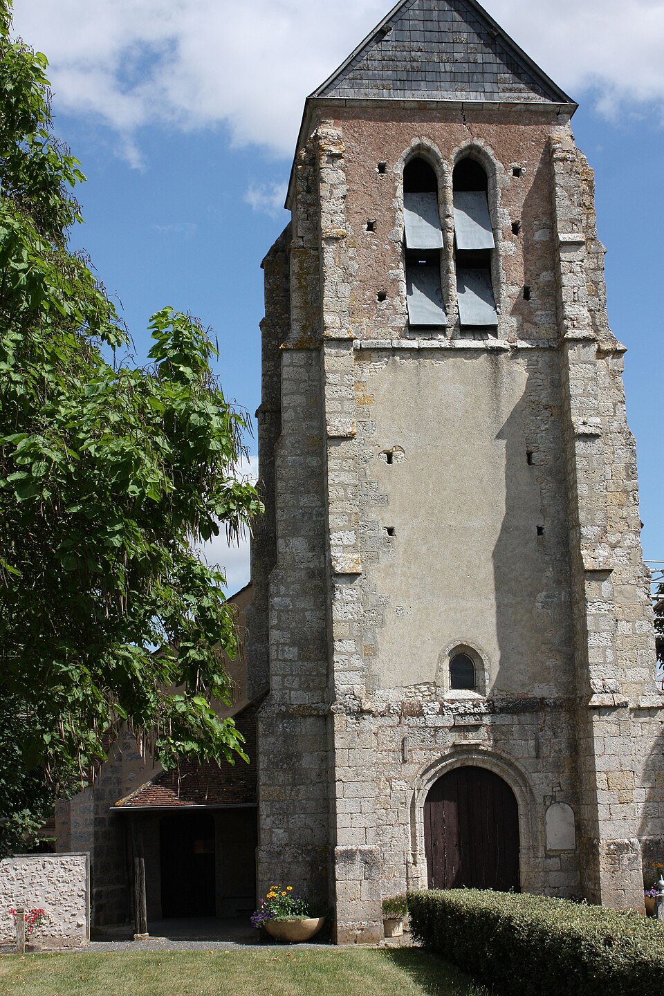 Montbarrois église