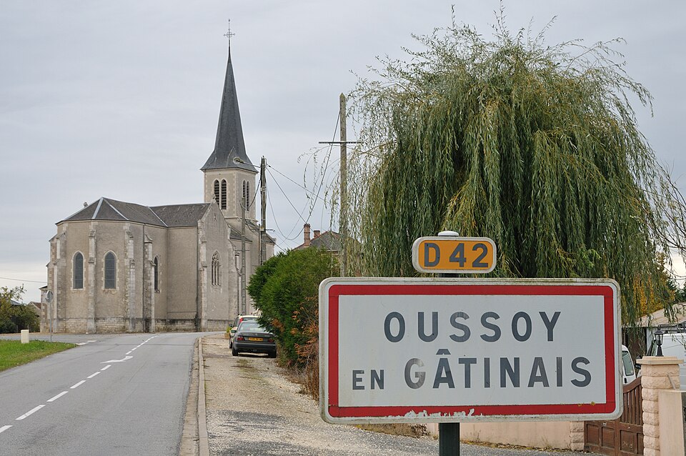 Oussoy — en — Gâtinais église 1