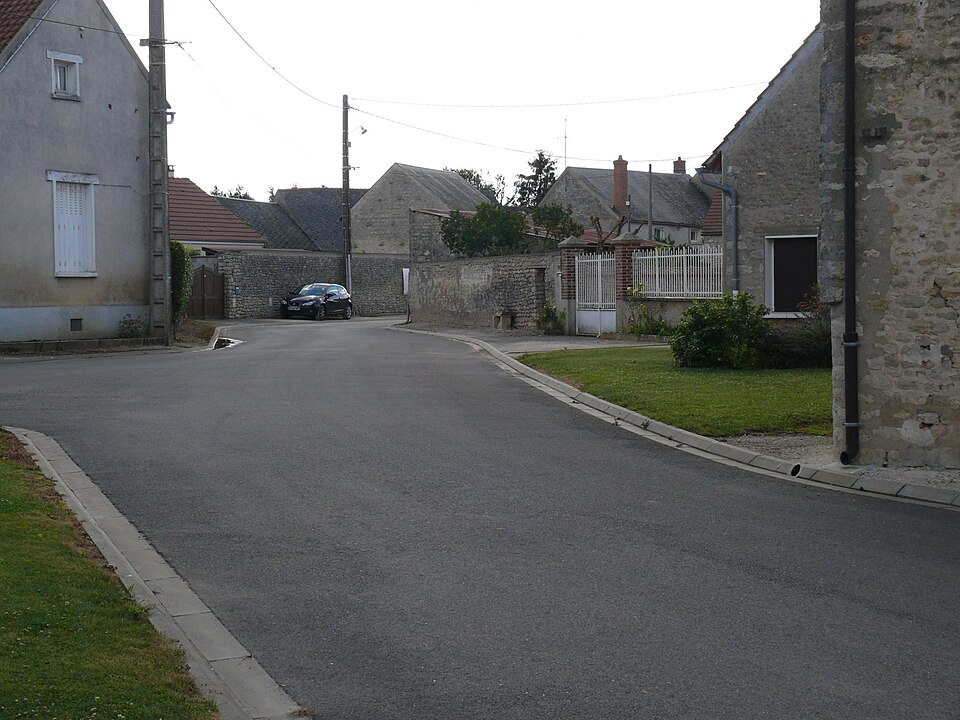 Rouvres — Saint — Jean — Village
