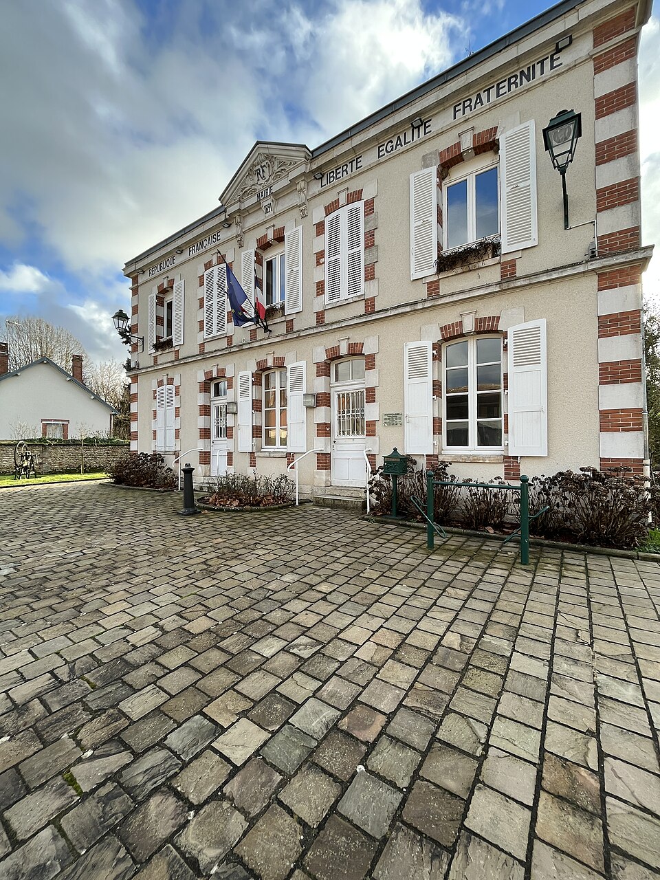Mairie de Saint — Gondon (Loiret) en janvier 2023