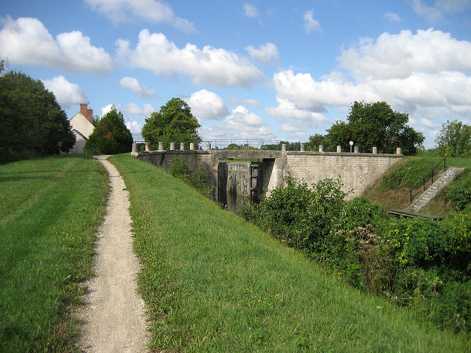 Canal d'Orléans, écluse de Machot. Saint — Maurice — sur — Fessard , France — panoramio